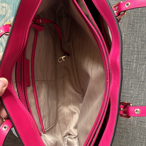 Limited Edition Michael Kors Love Voyager Large Tote Fuchsia - Picture 13 of 14